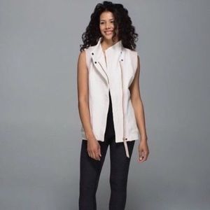 Lululemon Versa Vest blush and cream 🌸 💫